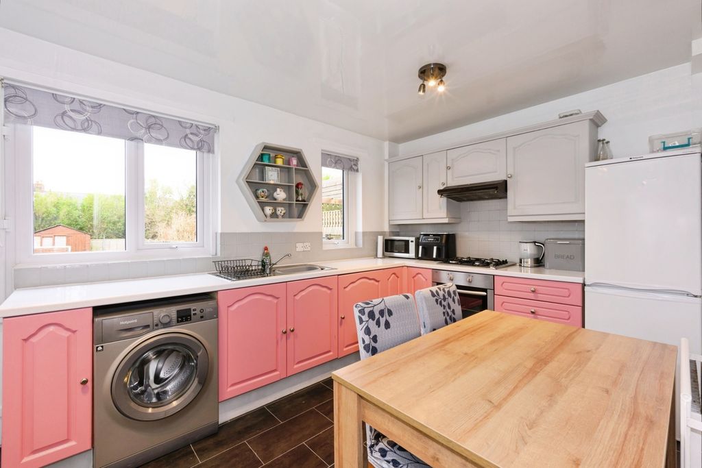 Property photo 3 of 11 Kitchen Dining Room