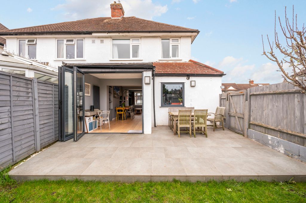 Property photo 2 of 26 Picture No. 15