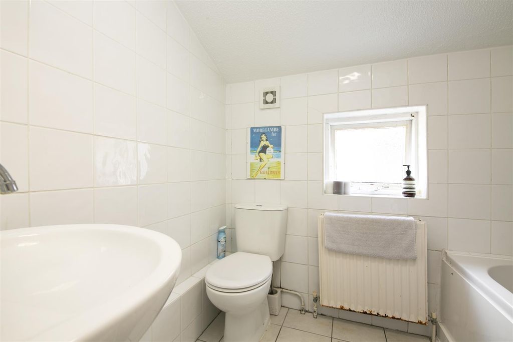 Property photo 2 of 6 26c Gambole Road, Bathroom.Jpg