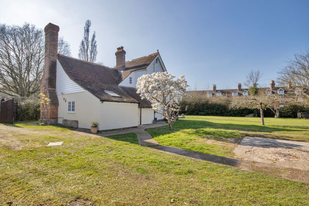 Property photo 2 of 20