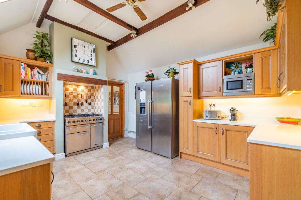 Property photo 3 of 23 Photo 10