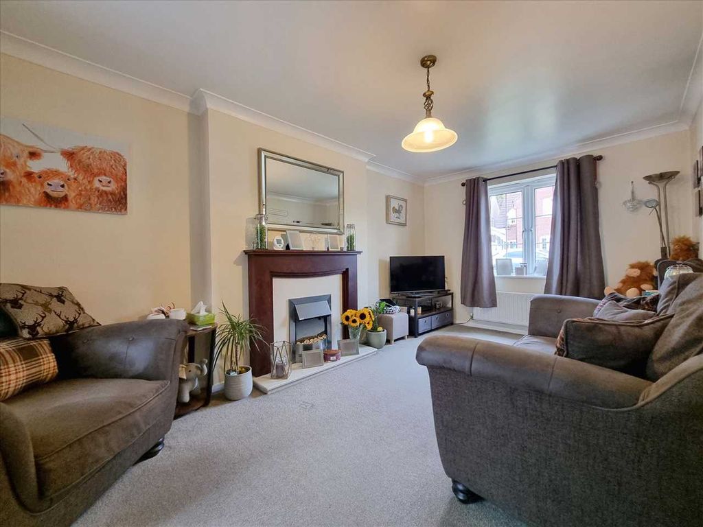 Property photo 3 of 13 Lounge: