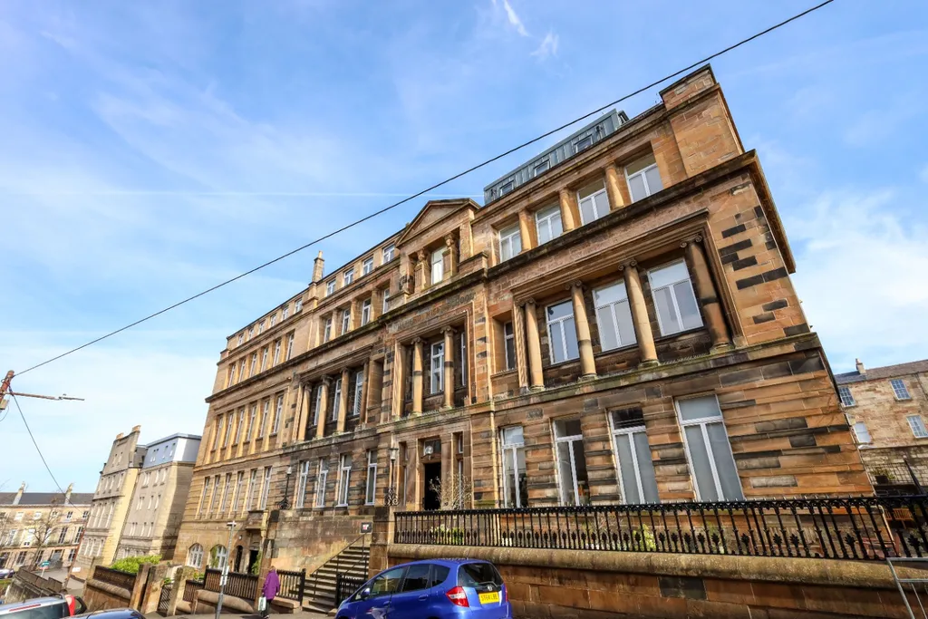 Apartment in Glasgow G12 - View 3