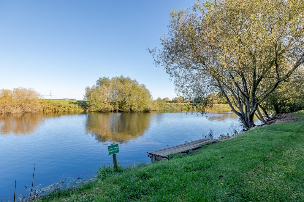 Property photo 2 of 20 Riverside Walks