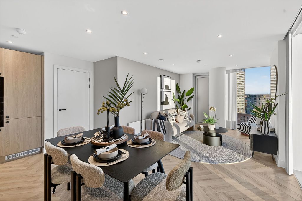 Property photo 3 of 42