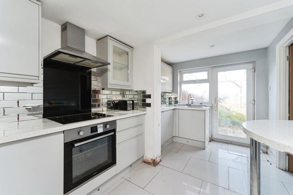 Property photo 2 of 17 Photo