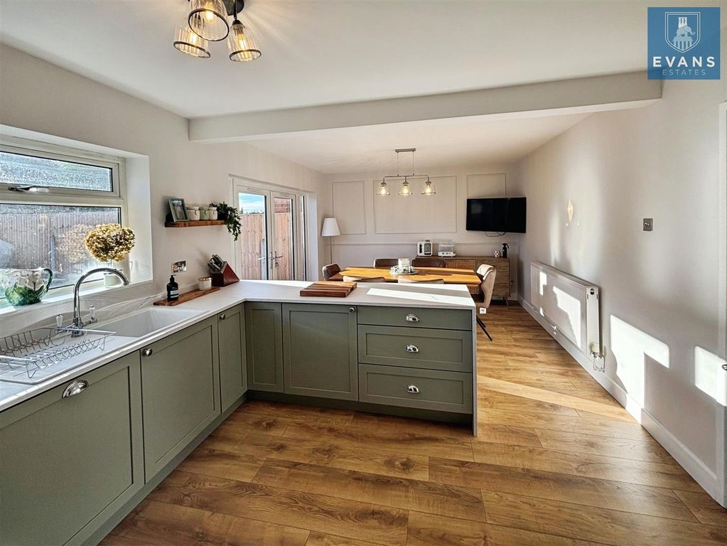 Property photo 2 of 28 Kitchen Diner