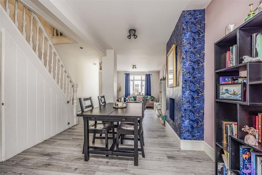 Property photo 1 of 16 54 Seagrove Road, Portsmouth-Porticomarketing-Sold