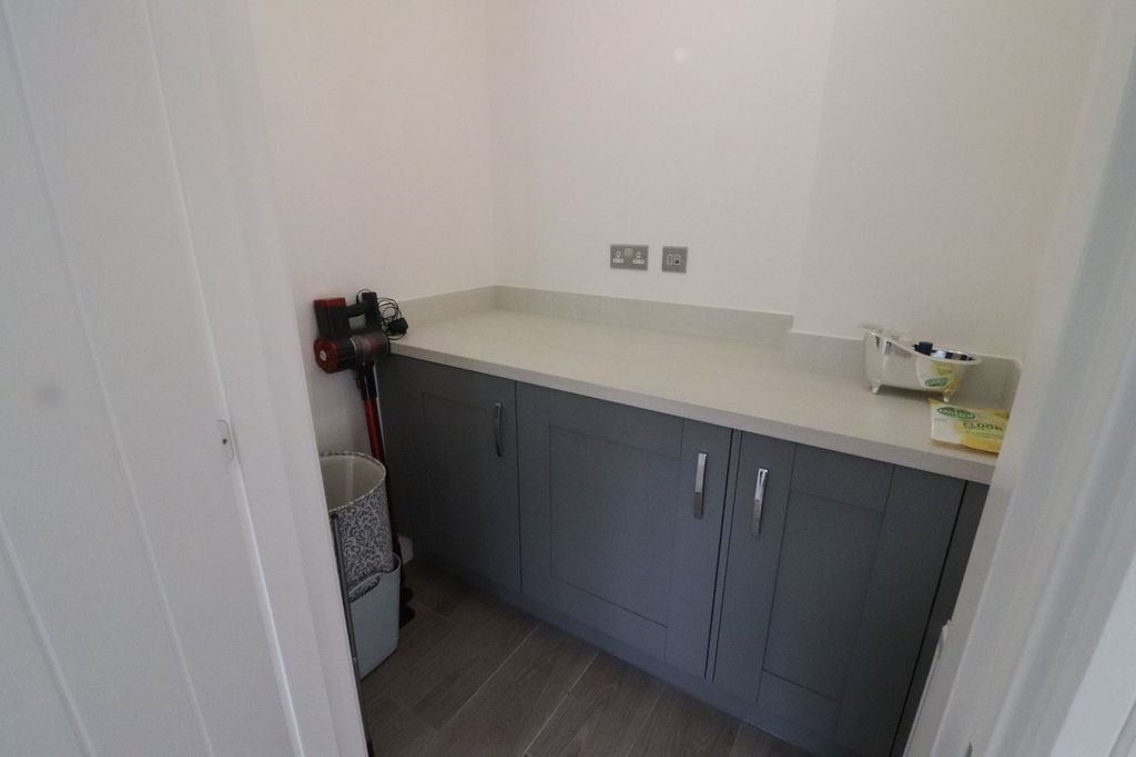 Property photo 2 of 42