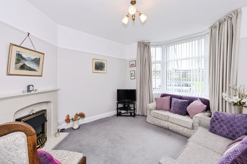 Property photo 2 of 10 Living Room