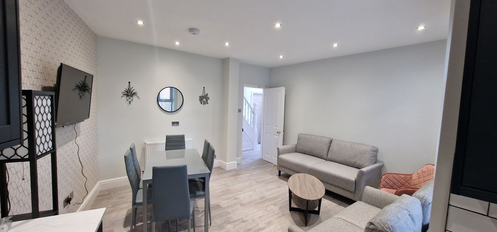 Property photo 1 of 9 Living Room