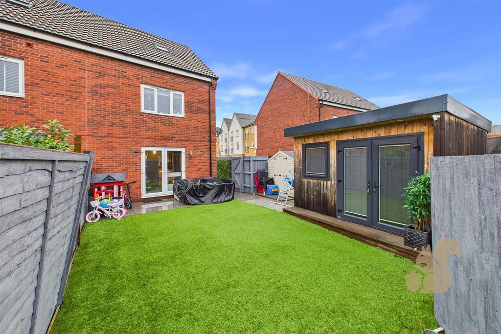 Property photo 3 of 18 Garden