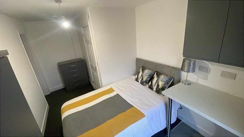 Property photo 3 of 8 8419Eacf-6993-4Cf8-8Da4-2Bec1738647c.Jpg