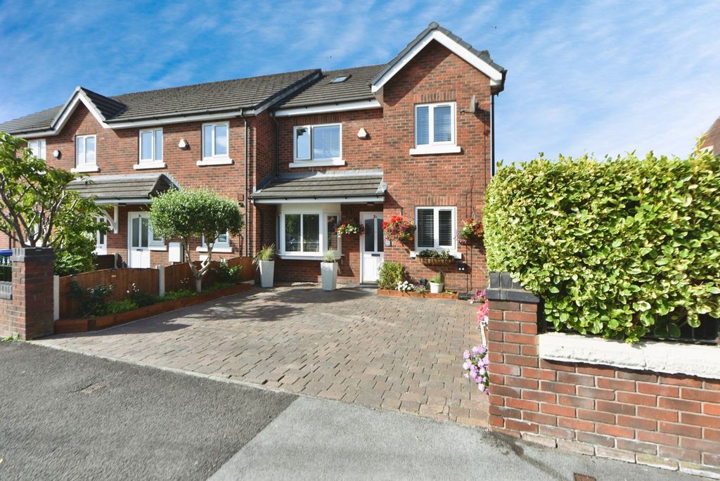 Property photo 1 of 17 External