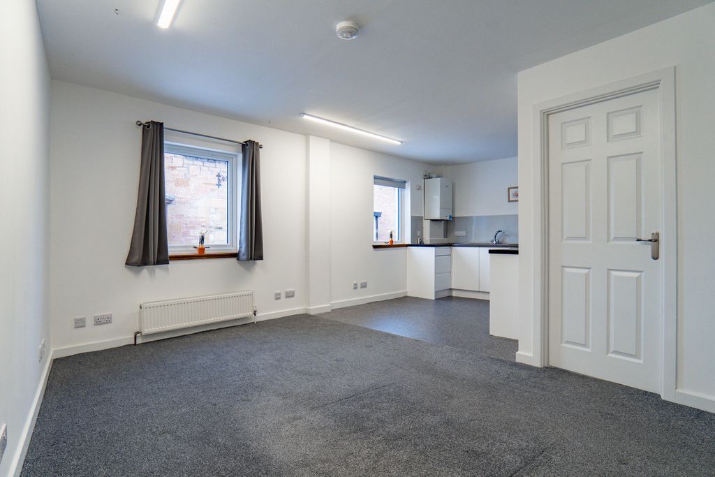 Property photo 2 of 25