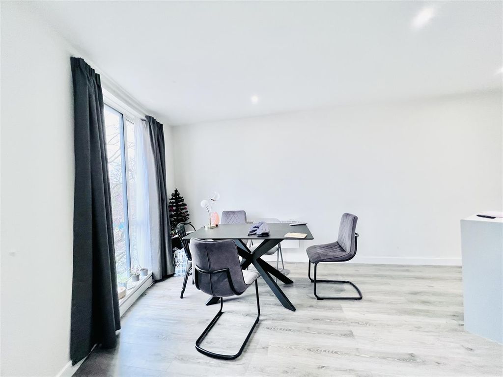 Property photo 3 of 11 Image00086.Jpeg