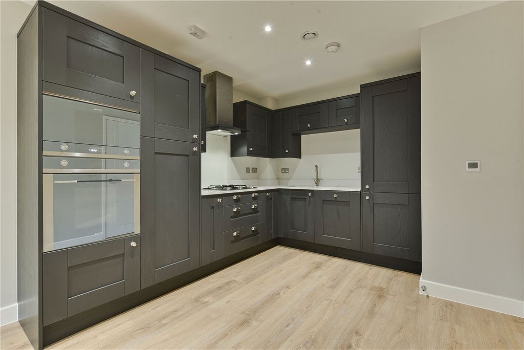 Property photo 2 of 8 Kitchen