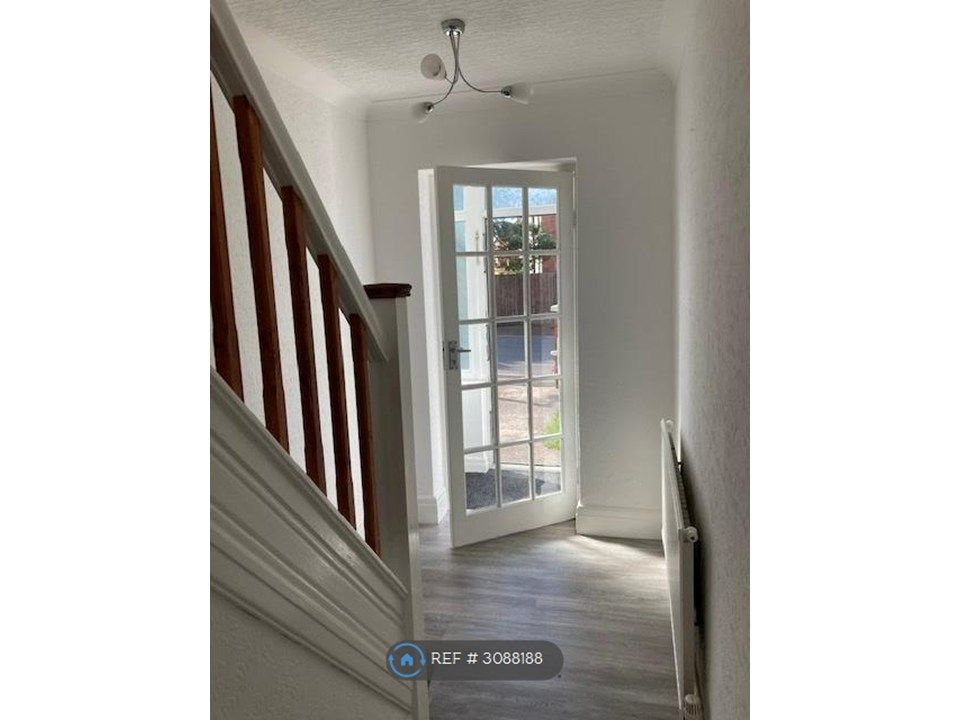 Property photo 2 of 15 Entrance Hall