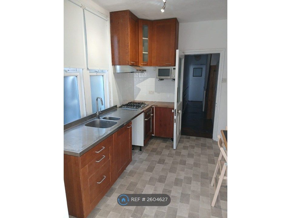 Property photo 2 of 10 Kitchen