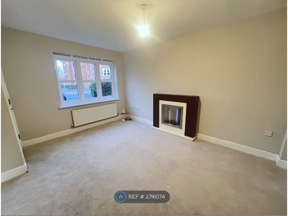 Property photo 3 of 32 Living Room