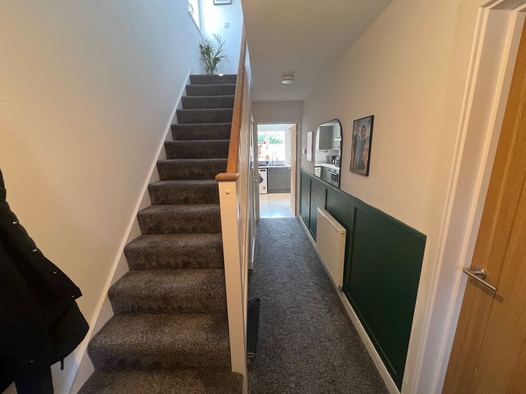 Property photo 2 of 19 Entrance Hall