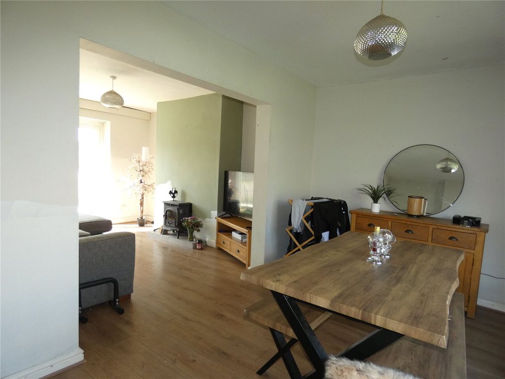 Property photo 3 of 16 Picture No. 13