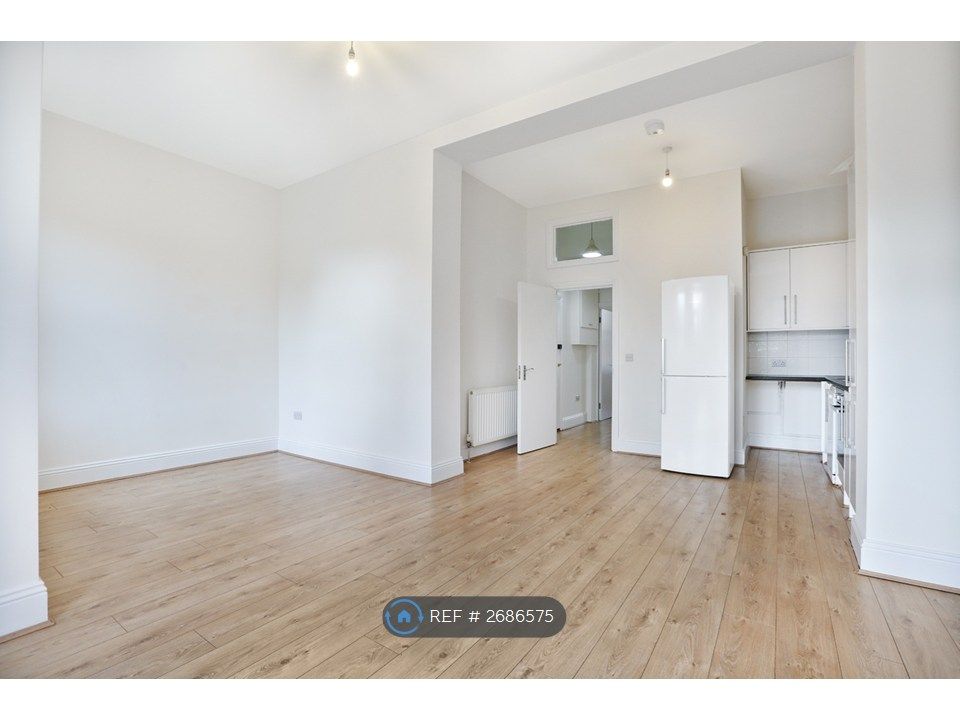 Property photo 2 of 9 Kitchen / Living Room