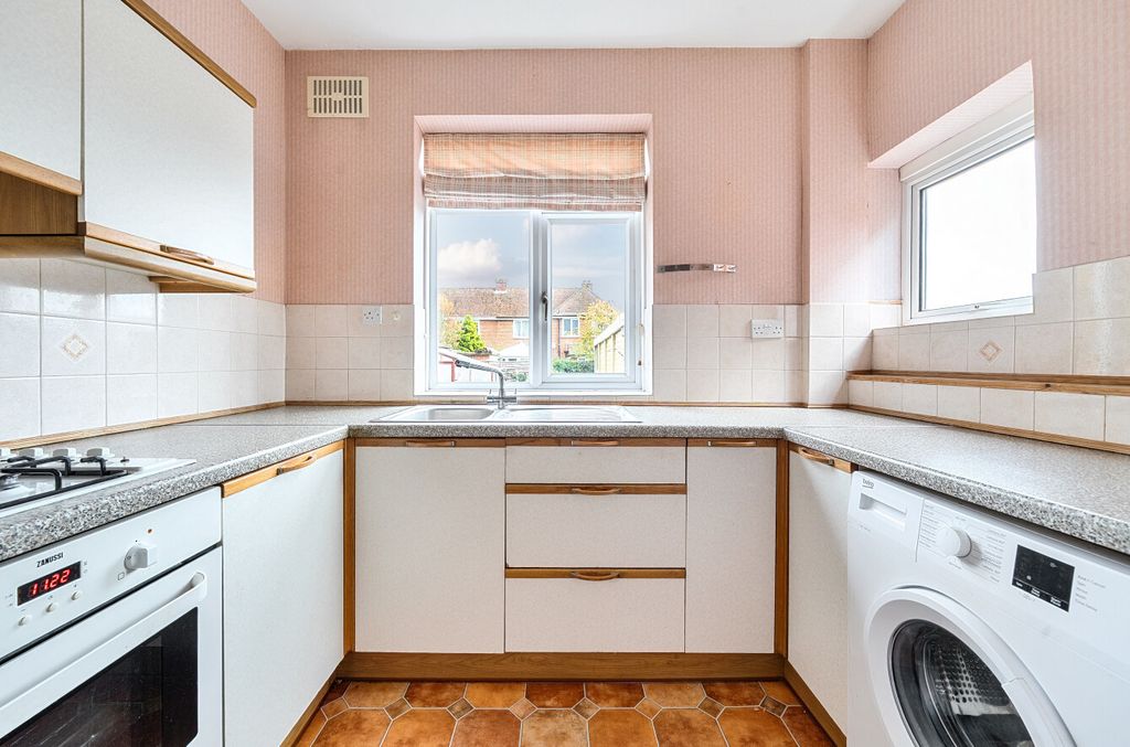 Property photo 3 of 9 1372158-10-690dcc...