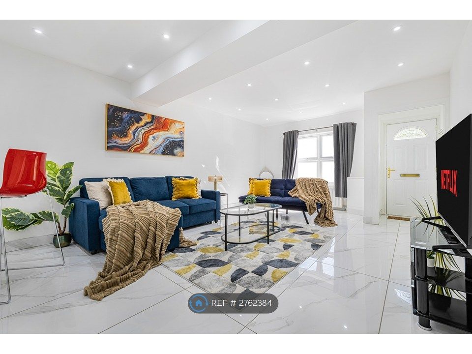 Property photo 1 of 19 Living Room