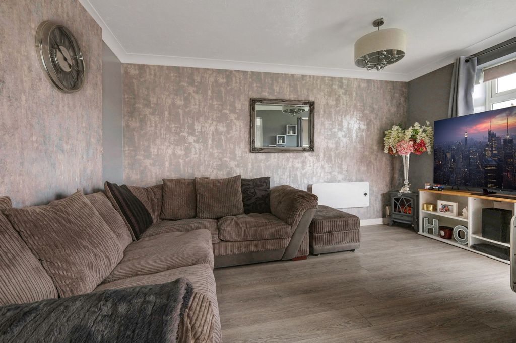 Property photo 3 of 14 4888246