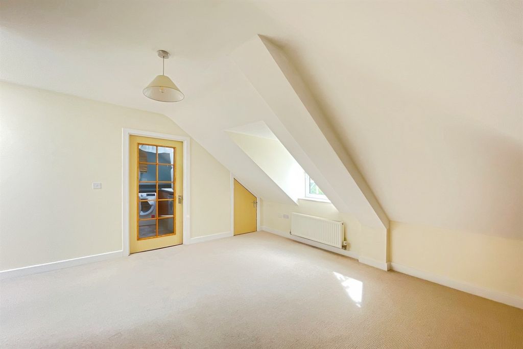 Property photo 2 of 9 (Main)