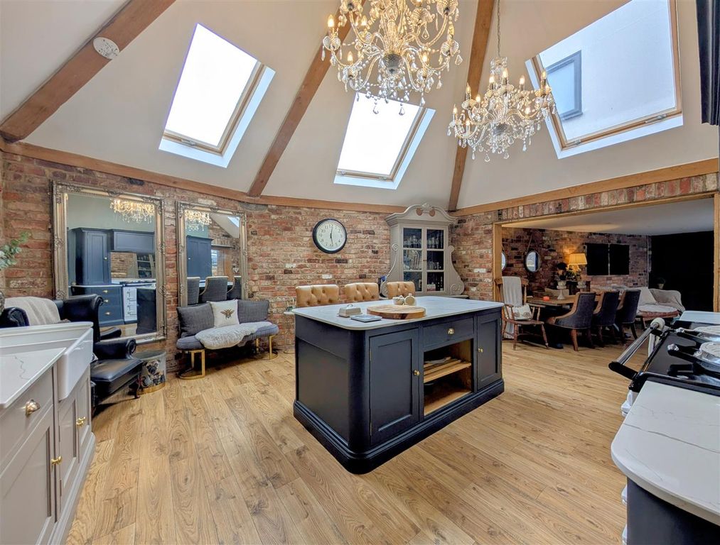 Property photo 2 of 28