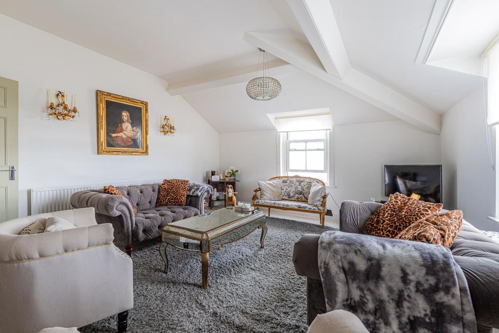 Property photo 2 of 22 Highfields 13-3.Jpg