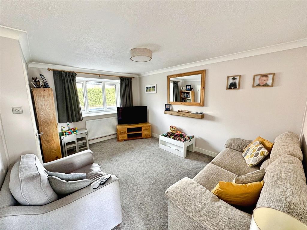 Property photo 3 of 15 Lounge