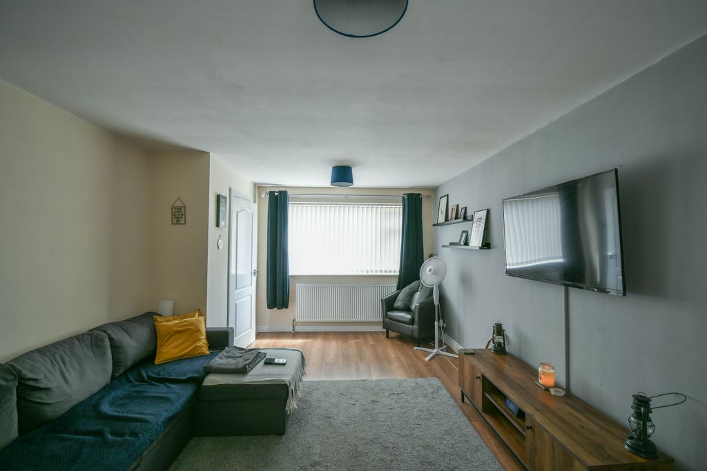 Property photo 2 of 21