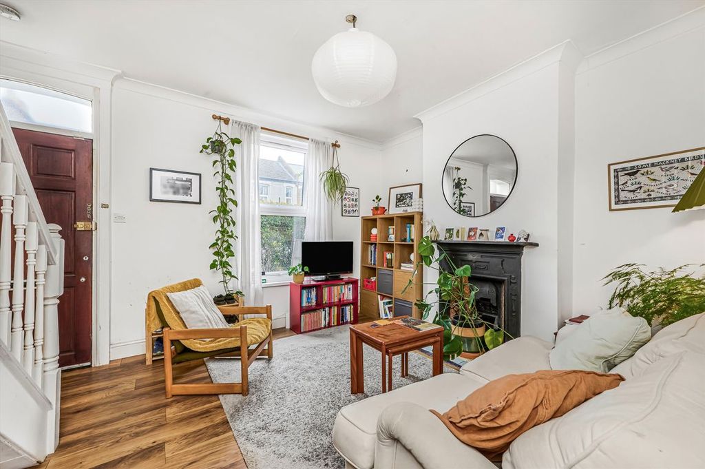 Property photo 2 of 6