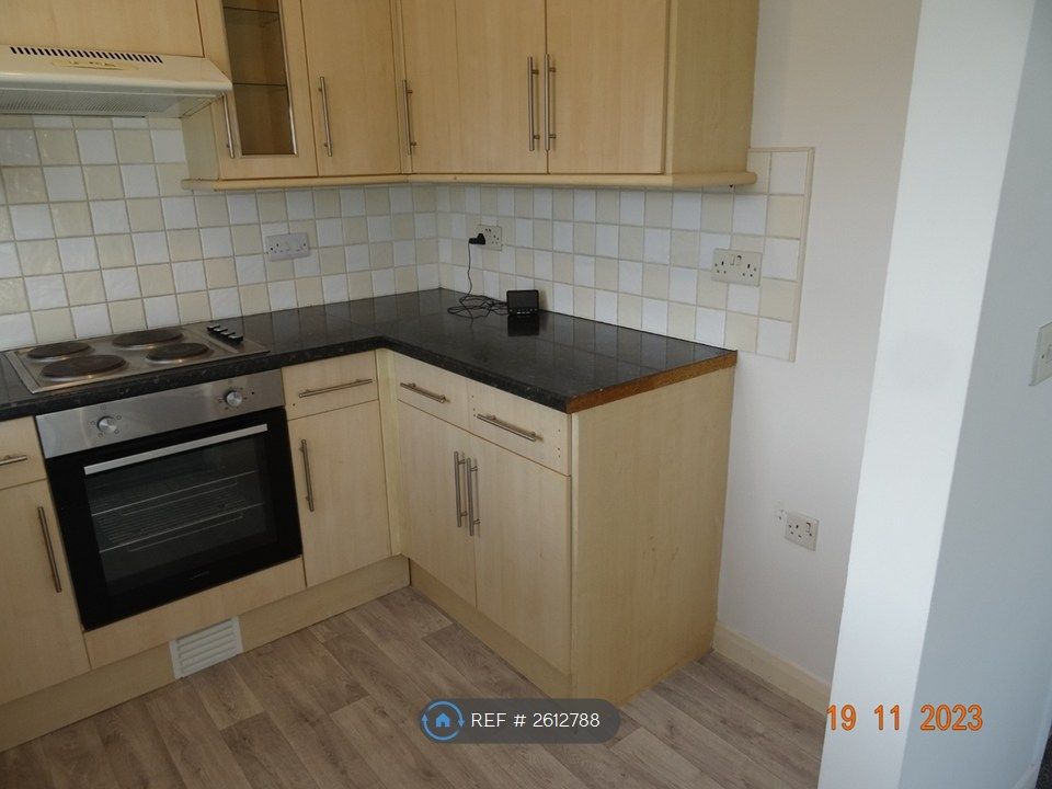 Property photo 3 of 9 Kitchen
