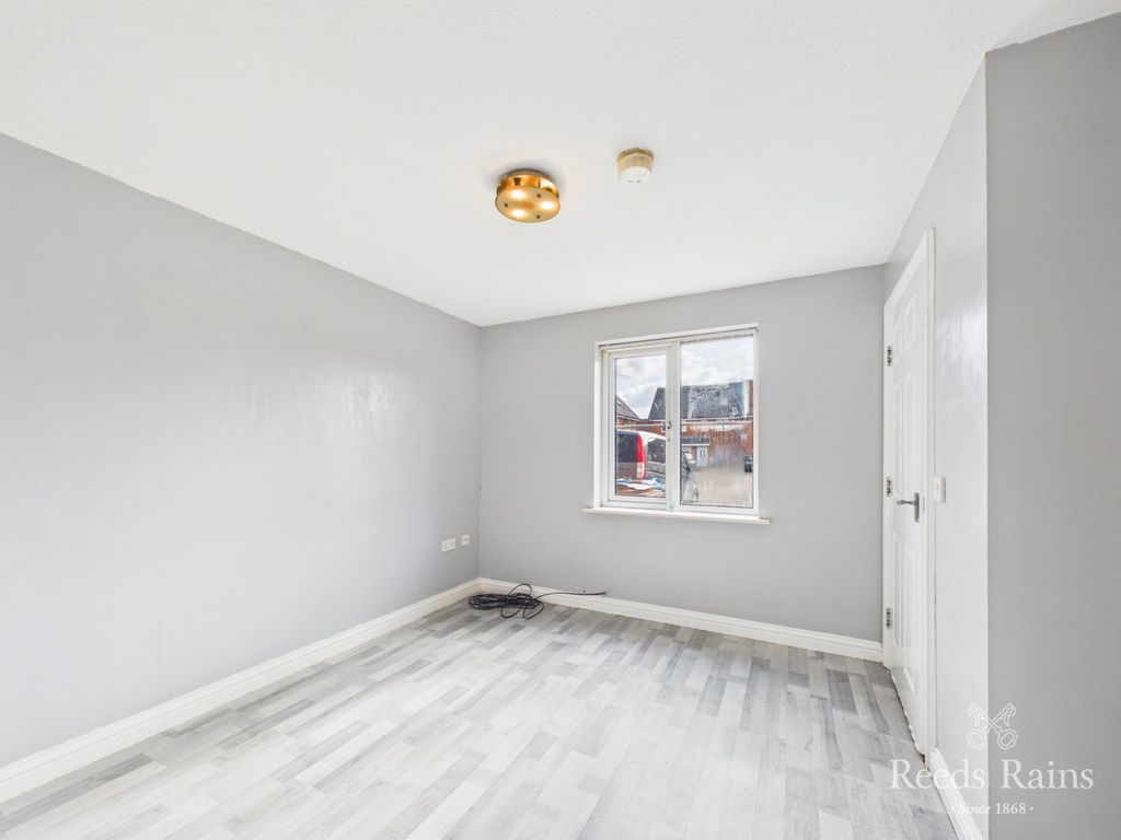 Property photo 3 of 19 Sitting Room