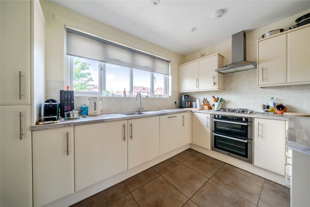 Property photo 3 of 16 Kitchen