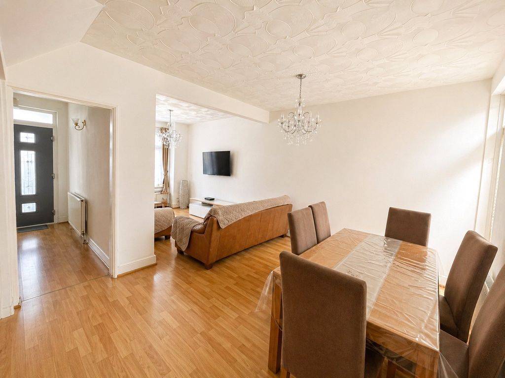 Property photo 3 of 10 Dining Area