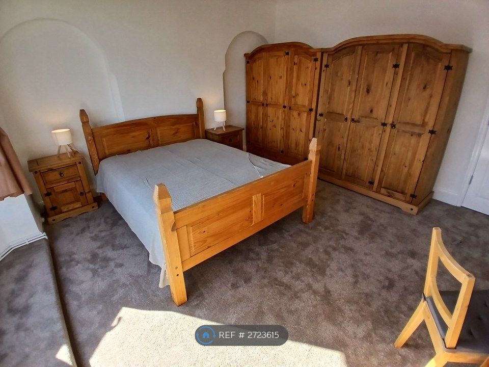 Property photo 2 of 31 Available Bedroom, King Bed 2 Triple Wardrobes