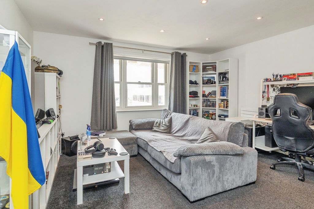 Property photo 3 of 14 Pbox-Img.Jpg