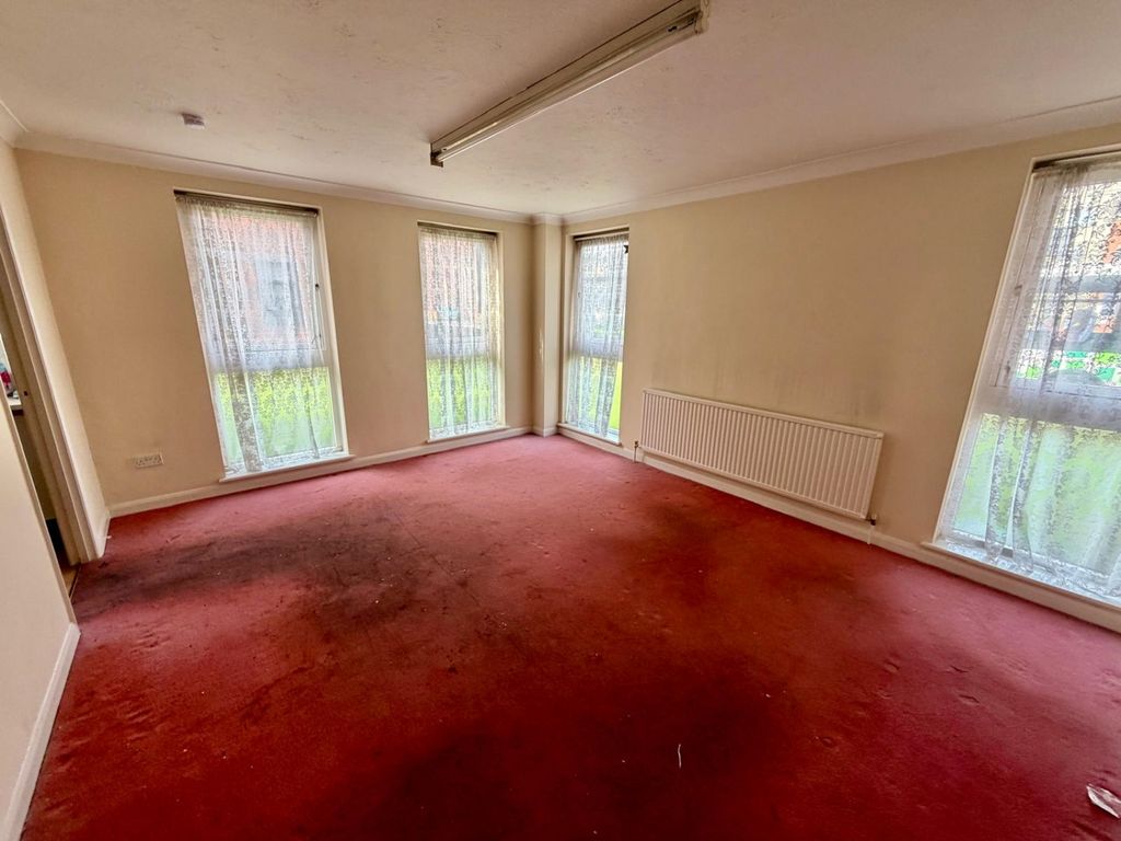 Property photo 2 of 5 Lounge