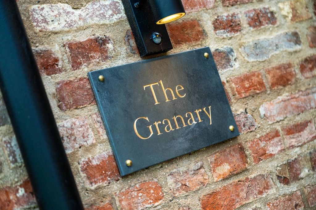 Property photo 2 of 34 4122892