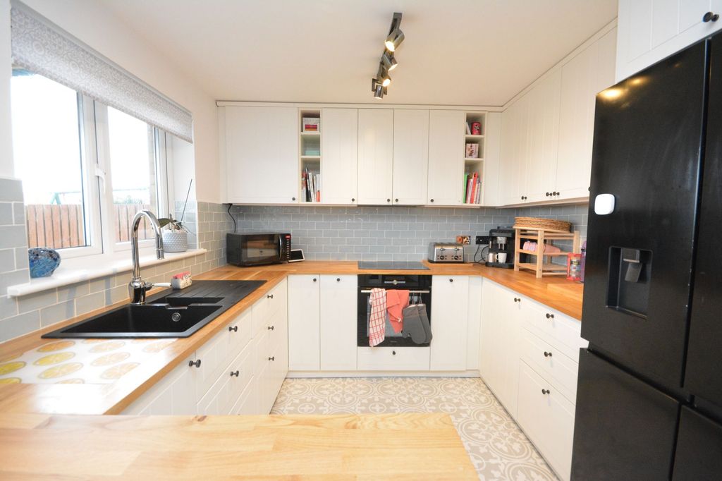 Property photo 3 of 23