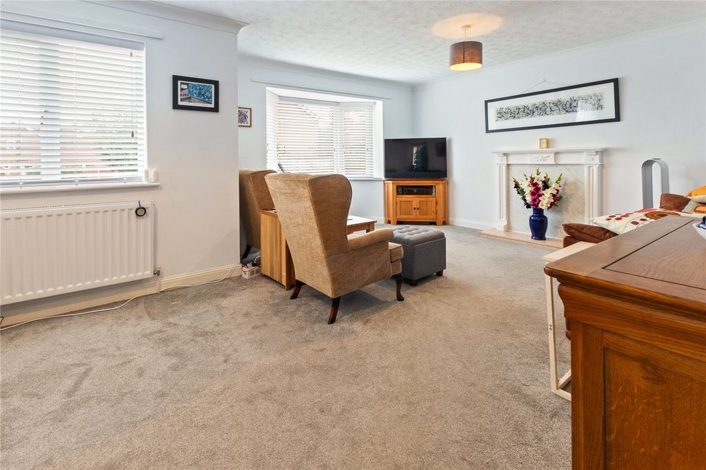 Property photo 2 of 19 Lounge