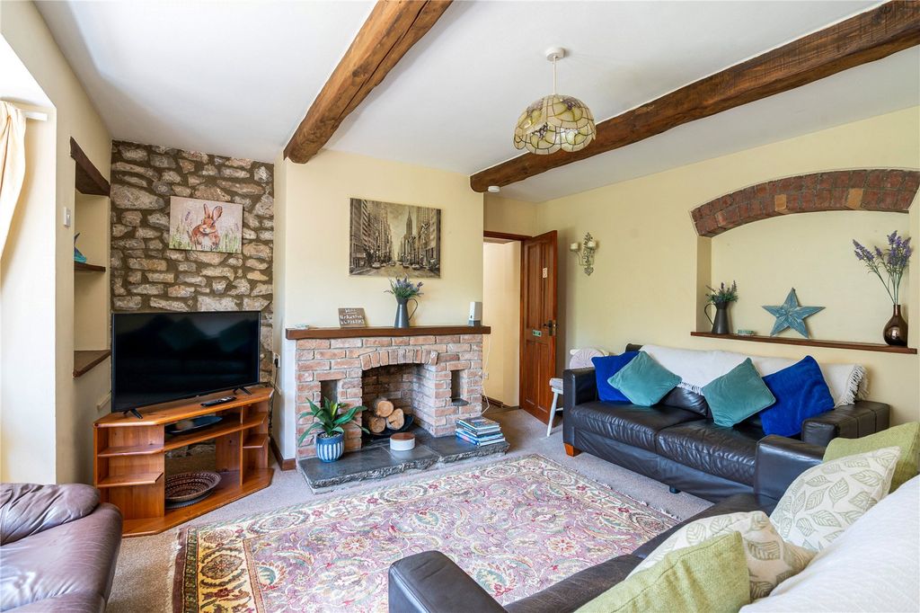 Property photo 2 of 14 Sitting Room
