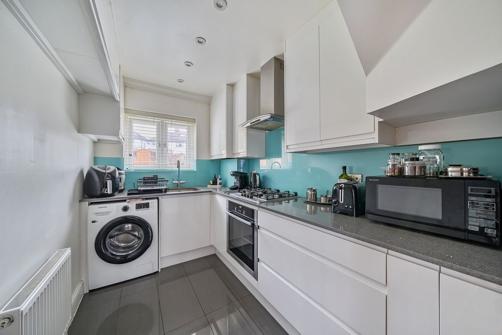 Property photo 2 of 16 1394673-9-694Ab0F...