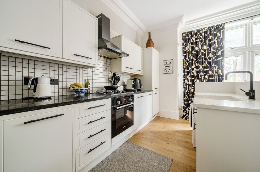 Property photo 3 of 18 Kitchen