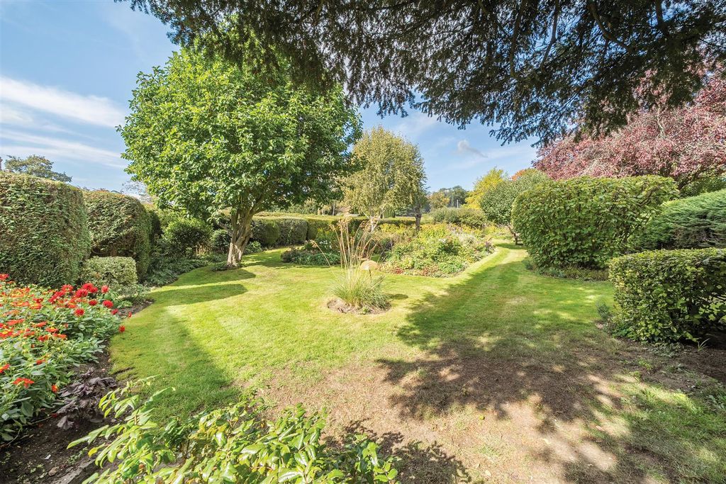 Property photo 3 of 60 Garden